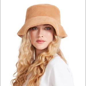 STEVE MADDEN Women’s Reversible Faux Fur Bucket Hat